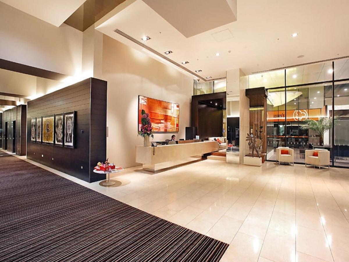 Luxury Designer Suite In Most Prestigious Location In メルボルン エクステリア 写真