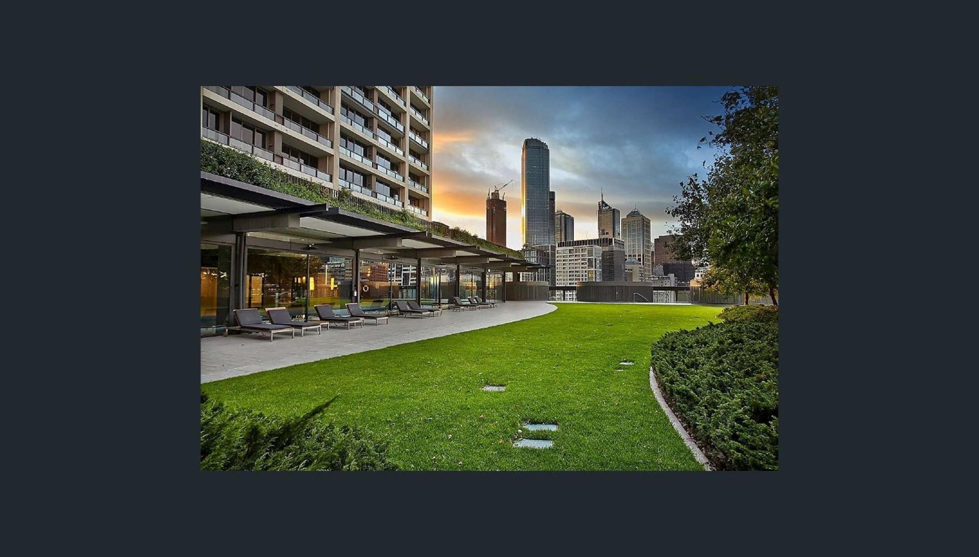 Luxury Designer Suite In Most Prestigious Location In メルボルン エクステリア 写真