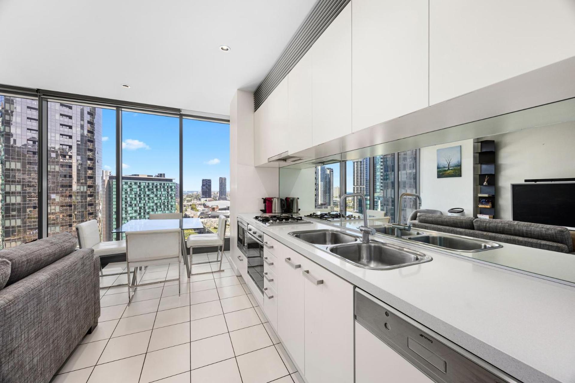 Luxury Designer Suite In Most Prestigious Location In メルボルン エクステリア 写真